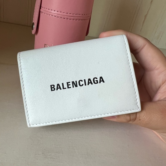 SALE ❤️FINAL SALE💐BALENCIAGA tri-fold wallet 🌸 - Picture 5 of 9